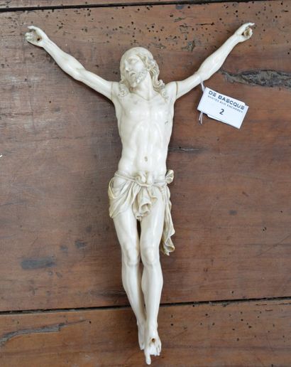 null Christ en ivoire

XVIIe siècle

H. 25 cm

Accidents pieds et doigts