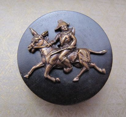 null Lot de boutons historiés, fin du XIXe siècle, en métal, parmi lesquels : figures...
