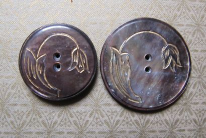 null Important lot de boutons, 1880-1950 environ, de toutes tailles en nacre gravée...