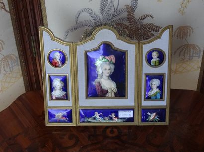 null *Un triptyque en émail représentant la famille de Louis XVI

XIXe siècle