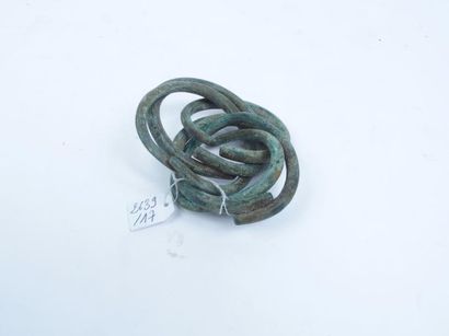 null Ensemble de cinq bracelets à section circulaire
Bronze à patine verte lisse
France,...
