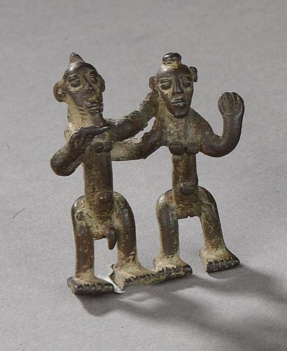 null Statuette en bronze Gan représentant un couple
Burkina Faso
H. 4,9 cm AES

Provenance:...
