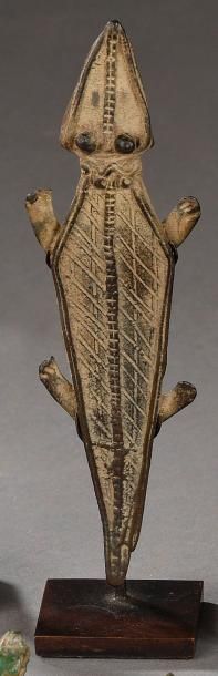 null Pendentif en bronze Gan en forme de crocodile
Burkina Faso
L. 13,3 cm AES

Provenance:...