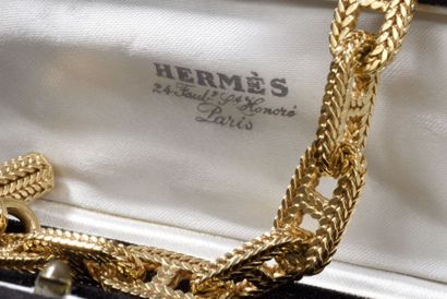 null HERMES, années 1970

Bracelet gourmette maille chaîne d'ancre tressée en or...