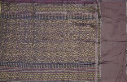 null Sari, Gujarat,Inde, vers 1880-1930, ikat soie, décor géométrique sur le champ...