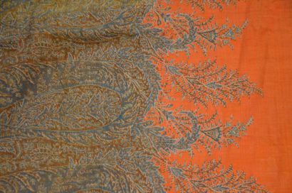 null Châle cachemire bicolore, milieu du XIXe siècle, champ uni orange et vert; bordures...