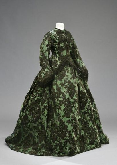 null Robe de jour, vers 1855, façonné de soie noir et vert à décor de guirlandes...