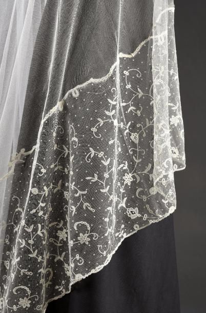 null Grand voile de mariée en dentelle Application d'Angleterre, motifs aux fuseaux...