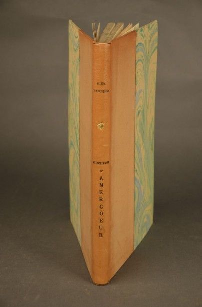 REGNIER (Henri de) MONSIEUR D'AMERCOEUR. PARIS, CARTERET, 1927. Un volume, grand...