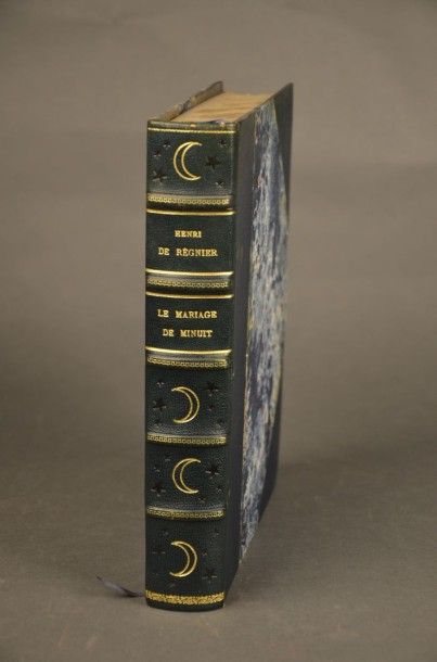 REGNIER (Henri de) LE MARIAGE DE MINUIT. PARIS, PLICQUE, 1926. Un volume, in-4, demi-reliure...