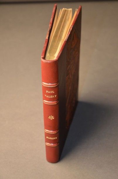 VALÉRY (Paul) POÉSIES. PARIS, NRF, 1930. Un volume, in-8 carré, demi-reliure à coins...