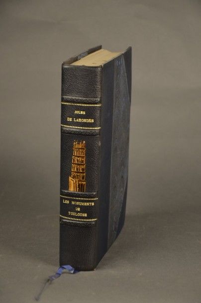 LAHONDES (Jules de) LES MONUMENTS DE TOULOUSE. TOULOUSE, PRIVAT, 1920. Un volume,...
