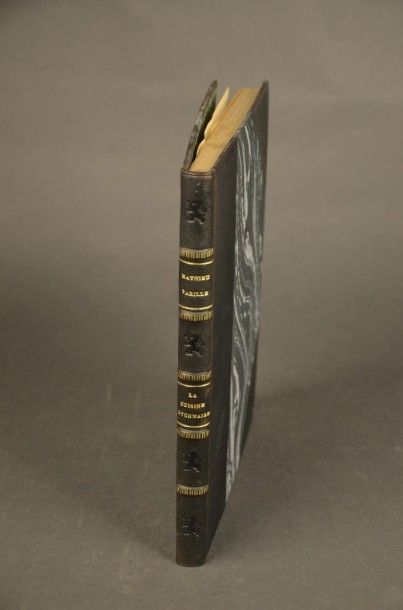 VARILLE (Mathieu) LA CUISINE LYONNAISE. LYON, MASSON, 1928. Un volume, in-4, demi-reliure...