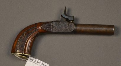 France Pistolet coup de poing
À piston, à balles forcées, coffre décoré de rinceaux,...