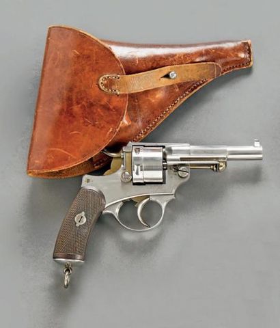 France Revolver 1873 de la manufacture d'armes de Saint-Étienne, calibre 11
Monture...