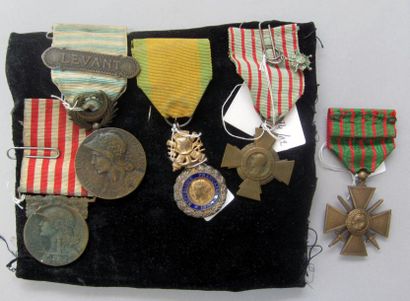 null Ensemble de décorations d'un soldat des Dardanelles: médaille commémorative...