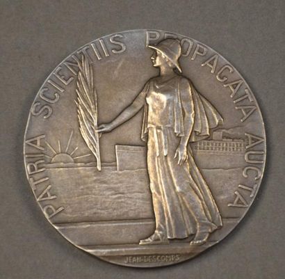 null Médaille de table offerte par l'académie des sciences coloniales au commandant...