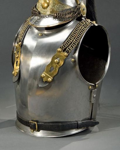 France Cuirasse troupe modèle 1825
En acier fondu, plastron et dossière avec dates...