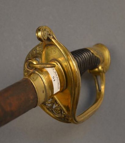 France Sabre modèle 1821
Monture bronze dorée une branche, poignée bis, lame marquée...