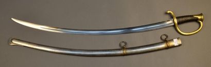 France Sabre de canonnier monté 1829
Poignée cuir filigranée, lame courbe marquée...