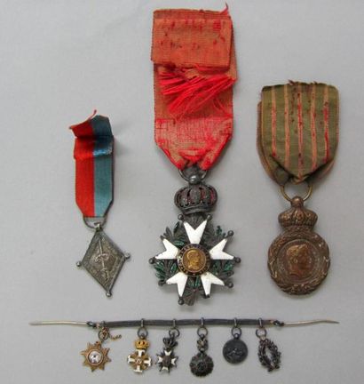 France Lot de médailles
- Légion d'Honneur Second Empire chevalier en argent et émail...