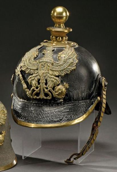 Prusse Casque à pointe d'artillerie modèle 1871-82
Bombe en cuir, garnitures laiton,...