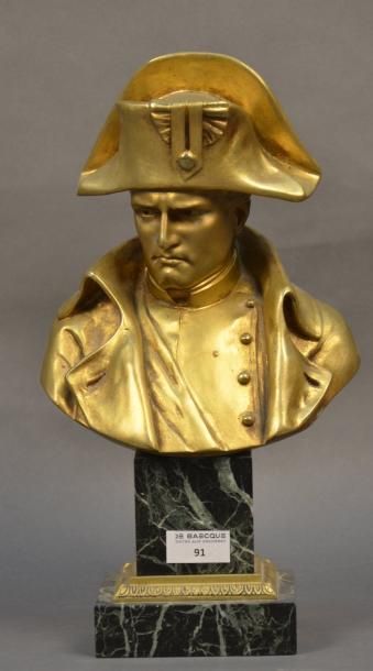 LINEDON Buste de Napoléon
Bronze doré, signé au dos, sur un socle en marbre veiné...