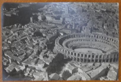 null Lot de photographies aériennes années 20: Avignon, Nîmes...