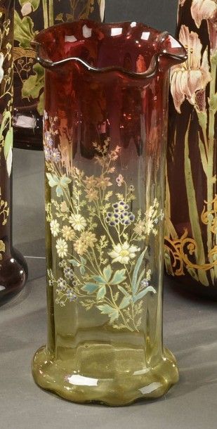 LEGRAS - CRISTALLERIE de SAINT-DENIS Fleurs champêtres
Vase rouleau côtelé en verre,...