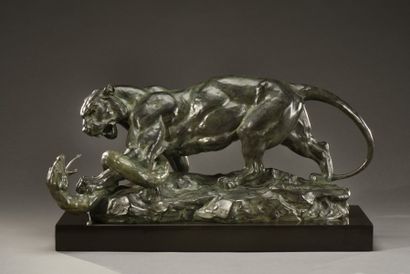 F. LEMOYNE (sculpteur actif durant la 1re moitié du XXe siècle) Tigre attaquant un...