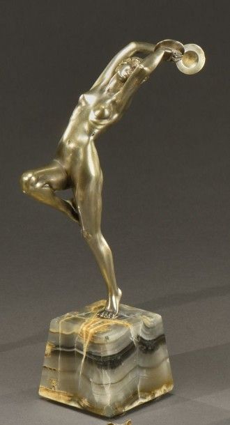 Georges OMERTH (act.1895-1925) Danseuse aux cymbales
Sculpture
Épreuve en bronze...