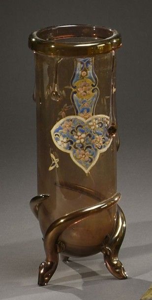 Auguste JEAN (1830-1890) Vase rouleau, les pieds modelés et collés à chaud figurant...