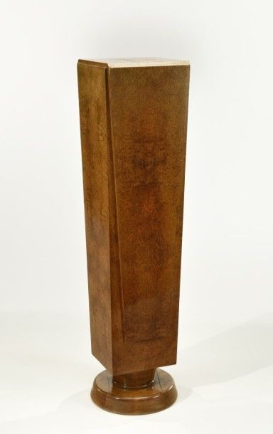 TRAVAIL 1930 Élégante colonne en placage de loupe d'Amboine et hêtre teinté
Le fût...