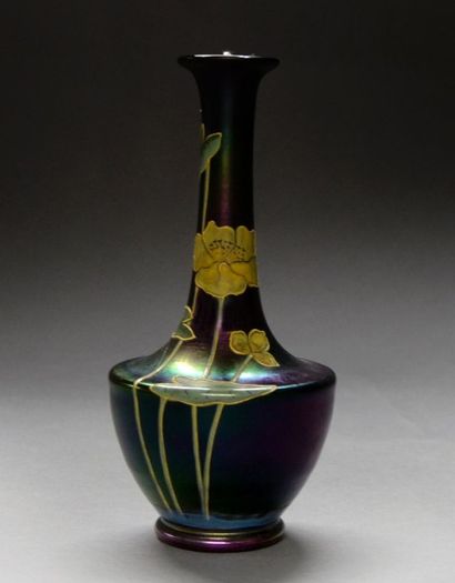 Ferdinand von POSCHINGER (1867-1921) Vase à col soliflore
Épreuve en verre irisé...