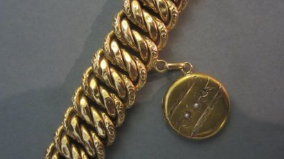 null Bracelet maille américaine agrémenté d'une pièce de 10 F Napoléon III tête nue...