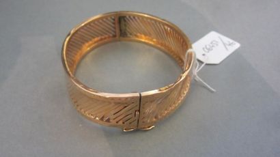 null Bracelet rigide en or jaune 

Poinçon tête de Mercure

XIXe siècle

Poids 14,9...