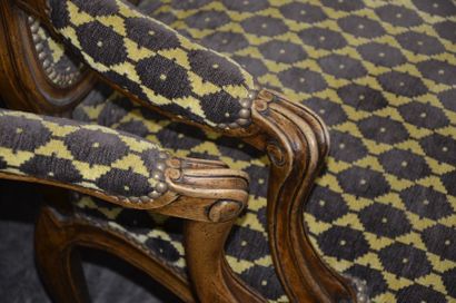 null Suite de trois fauteuils à dossier plat de style Louis XV

belle garniture de...