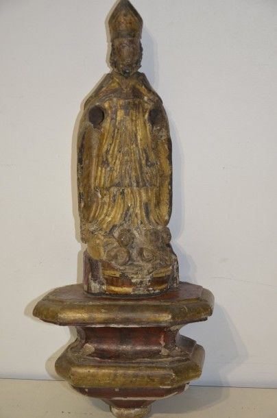 null Statuette de Saint Nicolas sur un socle en cul de lampe, en bois doré et peint...