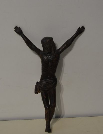 Christ en croix à patine brune (trous d'envol...