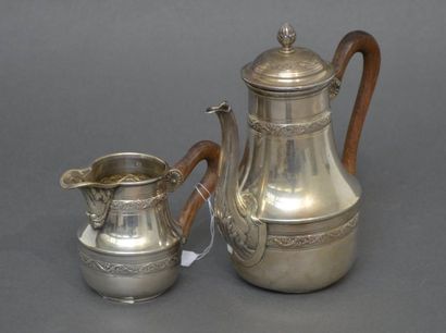 null Cafetière et crémier balustre égoïste à fond plat, en argent, à moulures de...