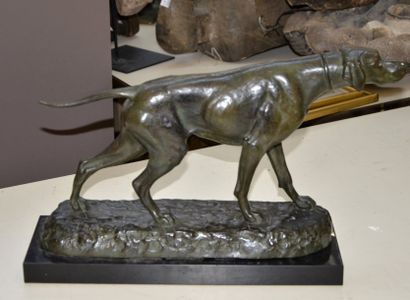 null Louis RICHE (1877-1949)

Chien marchant, bronze à patine verte

Signé

H. 26...