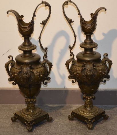 null Paire de vases en bronze à décor néorenaissance

Fin du XIXe siècle

H. 32 ...