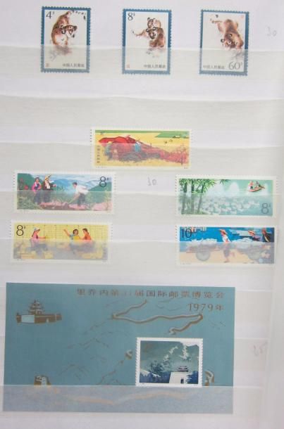null COLLECTION DE CHINE dans quatre classeurs
Collection presque complète de 1972...
