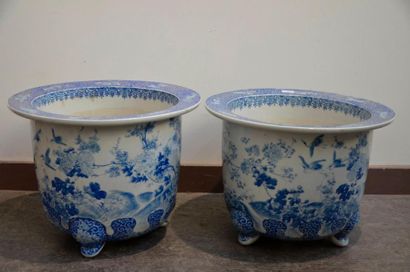 null JAPON - Epoque MEIJI (1868 - 1912)

Paire de cache-pots tripodes en porcelaine...