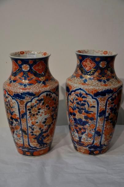 null JAPON - fin du XIXe siècle

Paire de vases en porcelaine à décor Imari 

H....