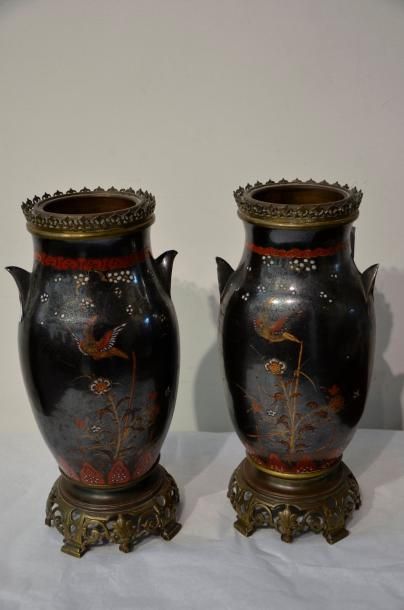 null JAPON - Epoque MEIJI (1868 - 1912)

Paire de vases en porcelaine laquée à décor...