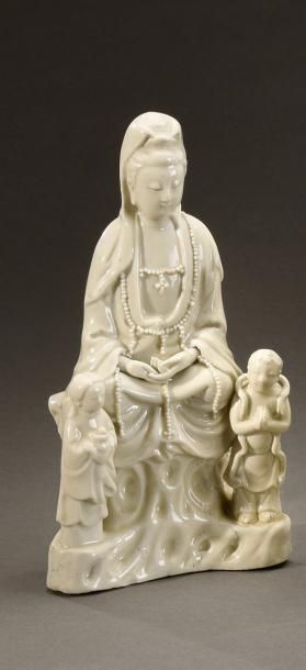 null CHINE - XVIIIe siècle

Groupe en porcelaine émaillée blanc de Chine, Guanyin...