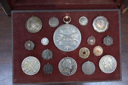 null Ensemble de médailles et monnaies anciennes
