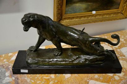 null Charles VALTON (1851-1918)

Lionne blessée

Bronze patiné, signé

Sur un socle...