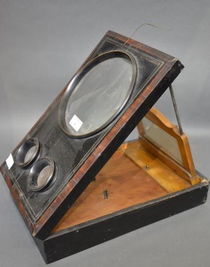 null Graphoscope stéréoscopique, vers 1860
En bois et placage
H. 35 cm - L. 21,5...